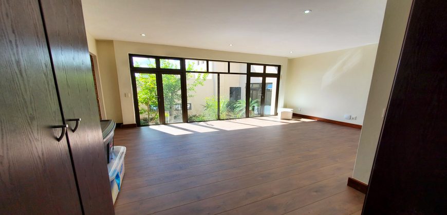 6 Bedroom Pet-friendly House for Rent: Dainfern Golf Estate