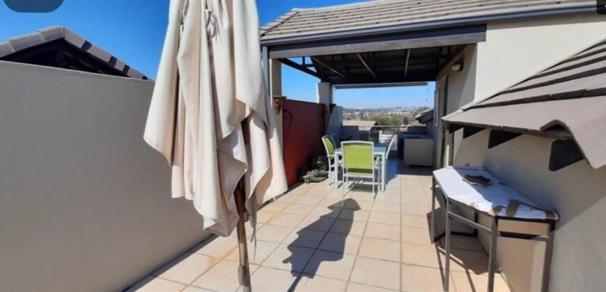 2 Bedroom Apartment for Sale: Pineslopes: Sandton