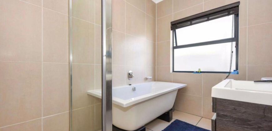 2 Bedroom Apartment for Sale: Fourways: Sandton