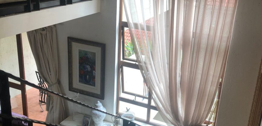 2 Bedroom Apartment for Sale: Pinelsopes: Sandton