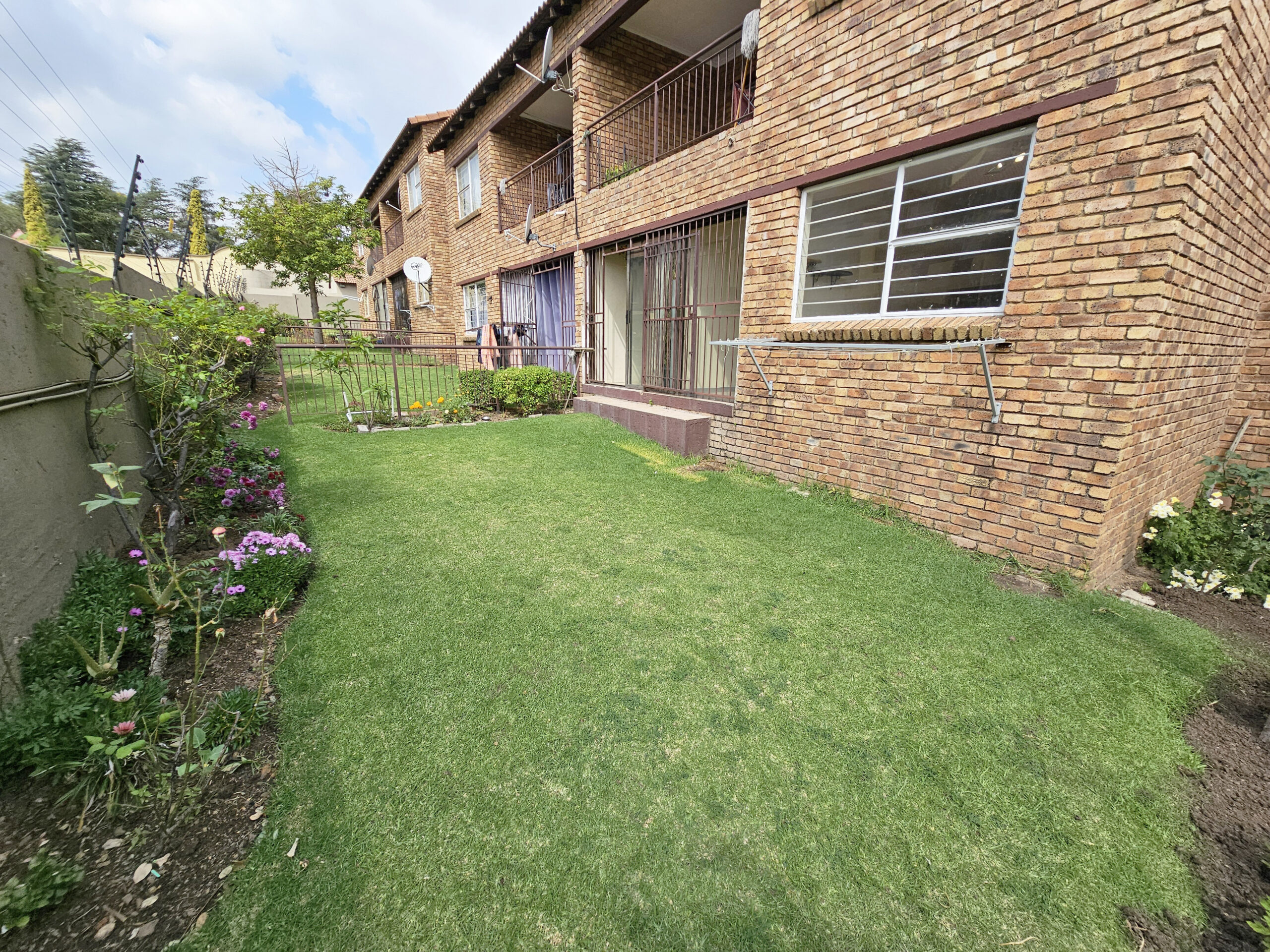 2 Bedroom Apartment for Sale: Vorna Valley: Midrand