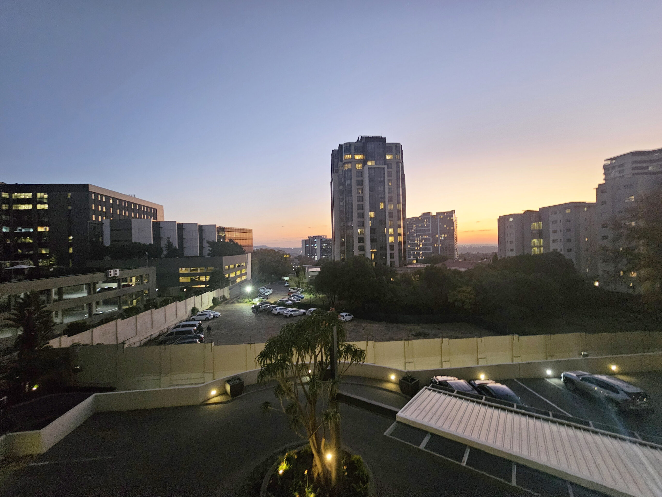 Fully Furnished 2 Bedroom Apartment: Morningside: Sandton