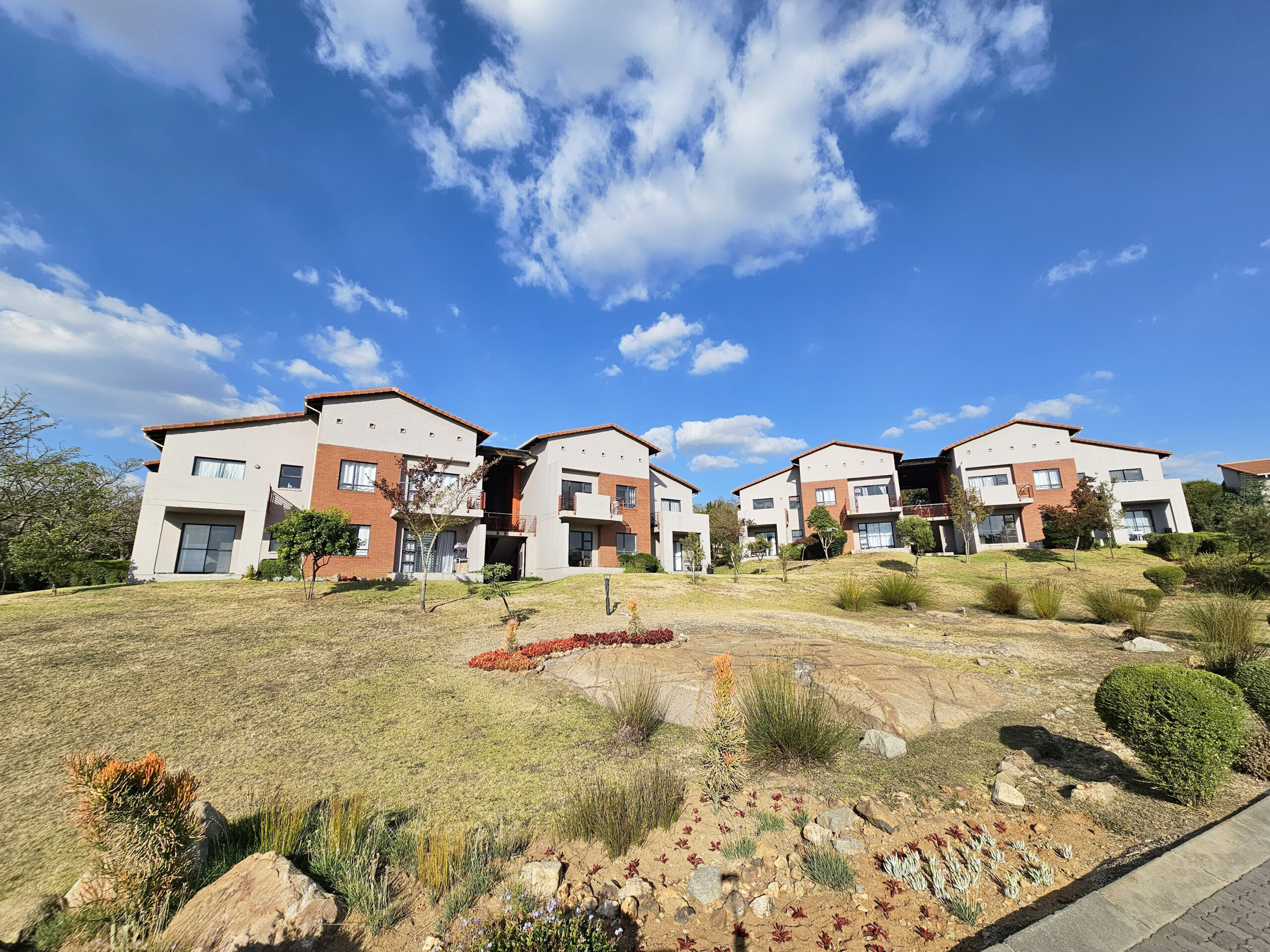 1 Bedroom Apartment for Sale: Jackal Creek: Roodepoort