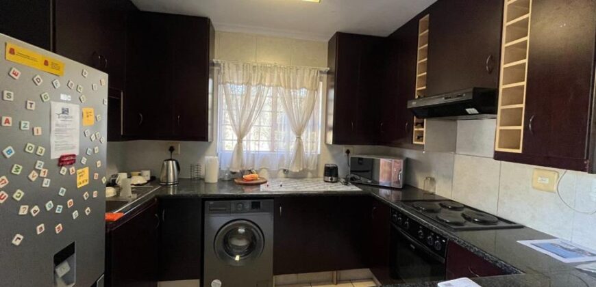 2 Bedroom Townhouse for Rent: Craigavon: Sandton