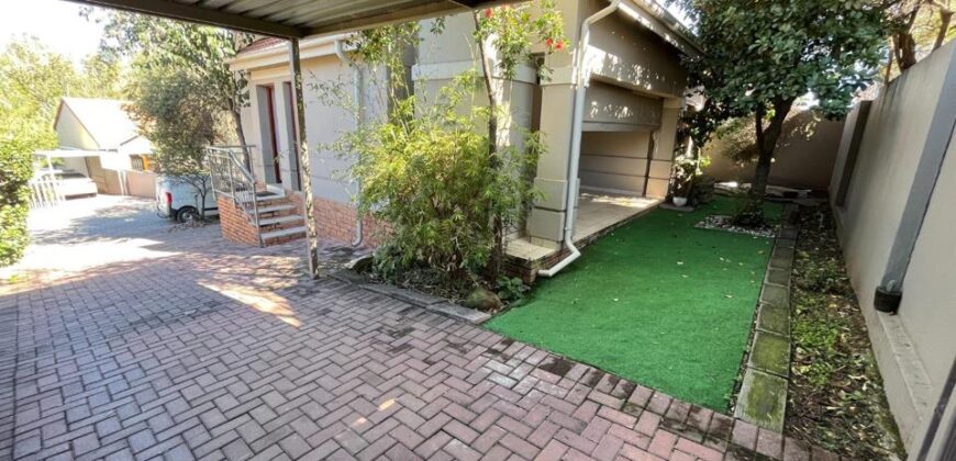 2 Bedroom Townhouse for Rent: Craigavon: Sandton