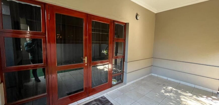 2 Bedroom Townhouse for Rent: Craigavon: Sandton