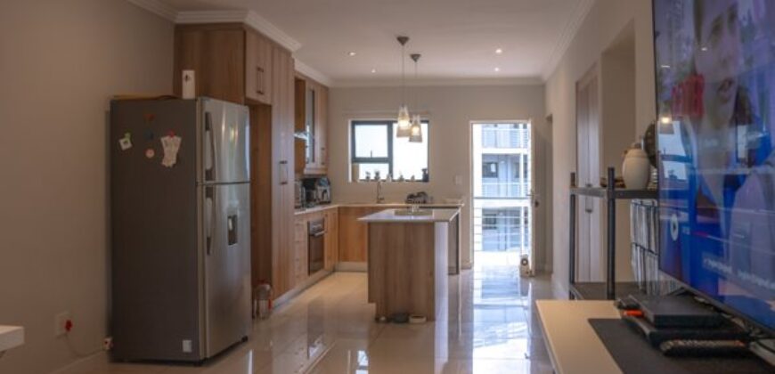 2 Bedroom Apartment for Sale: Bryanston: Sandton