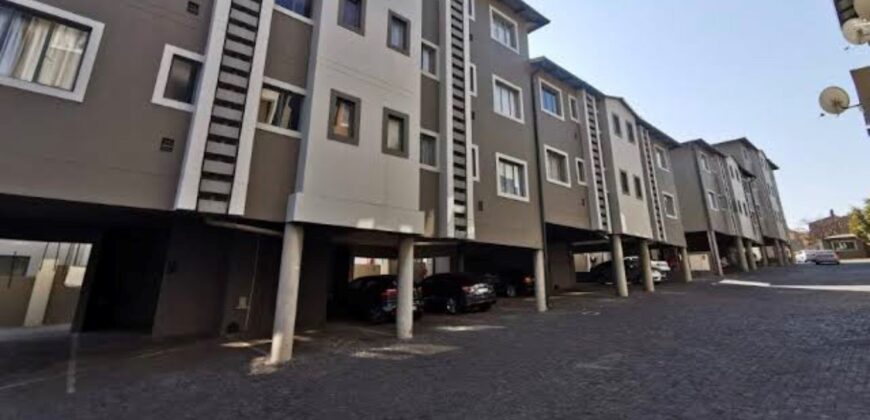 2 Bedroom Townhouse for Sale: Ferndale: Randburg