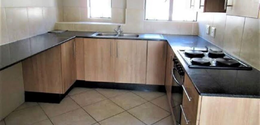 2 Bedroom Townhouse for Sale: Ferndale: Randburg