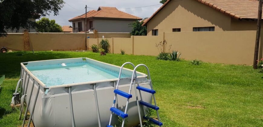 4 Bedroom House for Sale: Carlswarld, Midrand