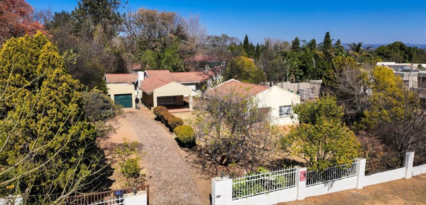 4 Bedroom House for Sale: Douglasdale: Sandton