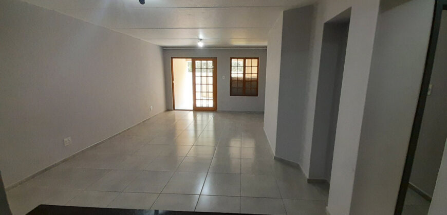 2 Bedroom Apartment for Sale: Hyde Park: Sandton