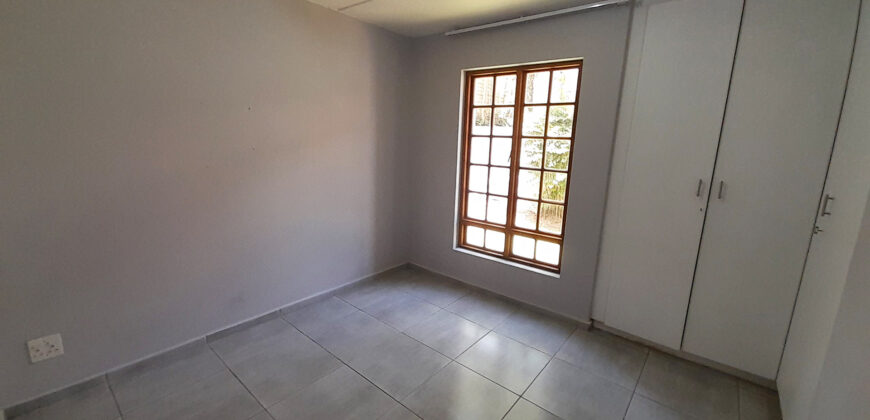 2 Bedroom Apartment for Sale: Hyde Park: Sandton