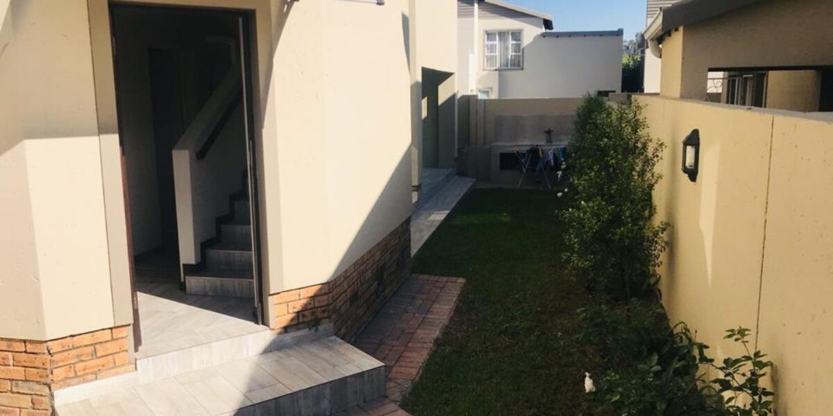 3 Bedroom Townhouse for Rent: Broadacres: Sandton